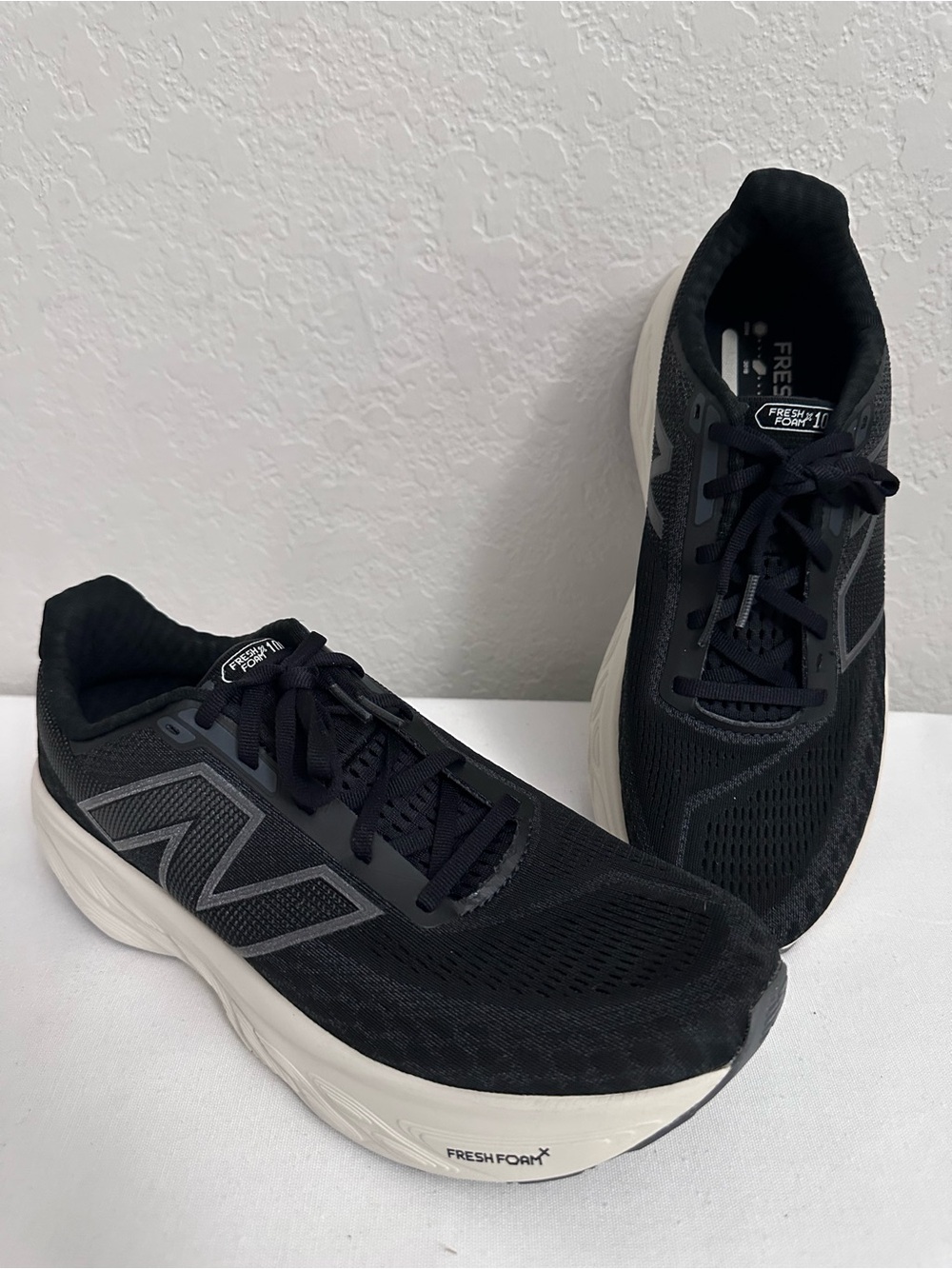 NEW BALANCE Women's 1080 v14 Sneakers Size 11 Black